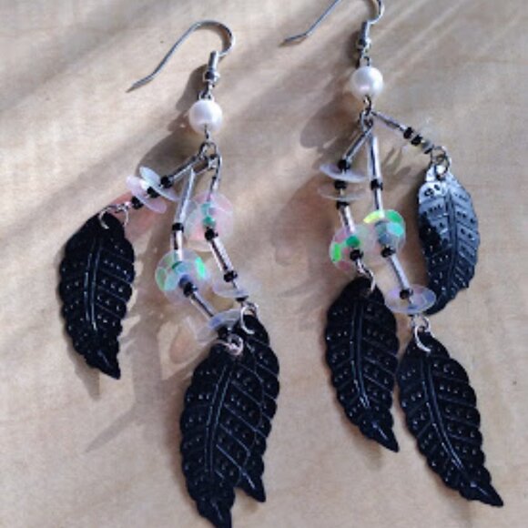 Beaded with Sequence Crow feather Pierced earrings 3"L - Picture 7 of 11